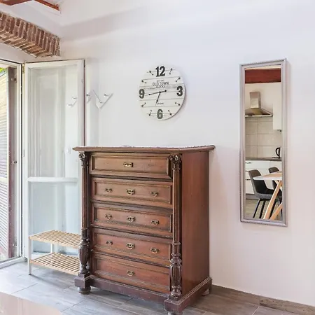House Mala Преко